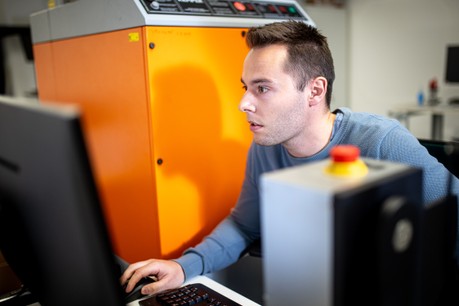 1. místo za nejlepší disertační práci s názvem Velkoplošná funkcionalizace povrchů pomocí laserem vytvořených mikro a nanostruktur získal Ing. Petr Hauschwitz, Ph.D. z Fakulty jaderné a fyzikálně inženýrské ČVUT v Praze