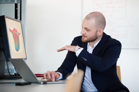 2. místo za diplomovou práci s názvem Chytré dobíjení EV a BESS pro zvýšení FV hostingové kapacity distribučních sítí získal Ing. Robin Filip z Fakulty elektrotechniky a komunikačních technologií VUT v Brně.
