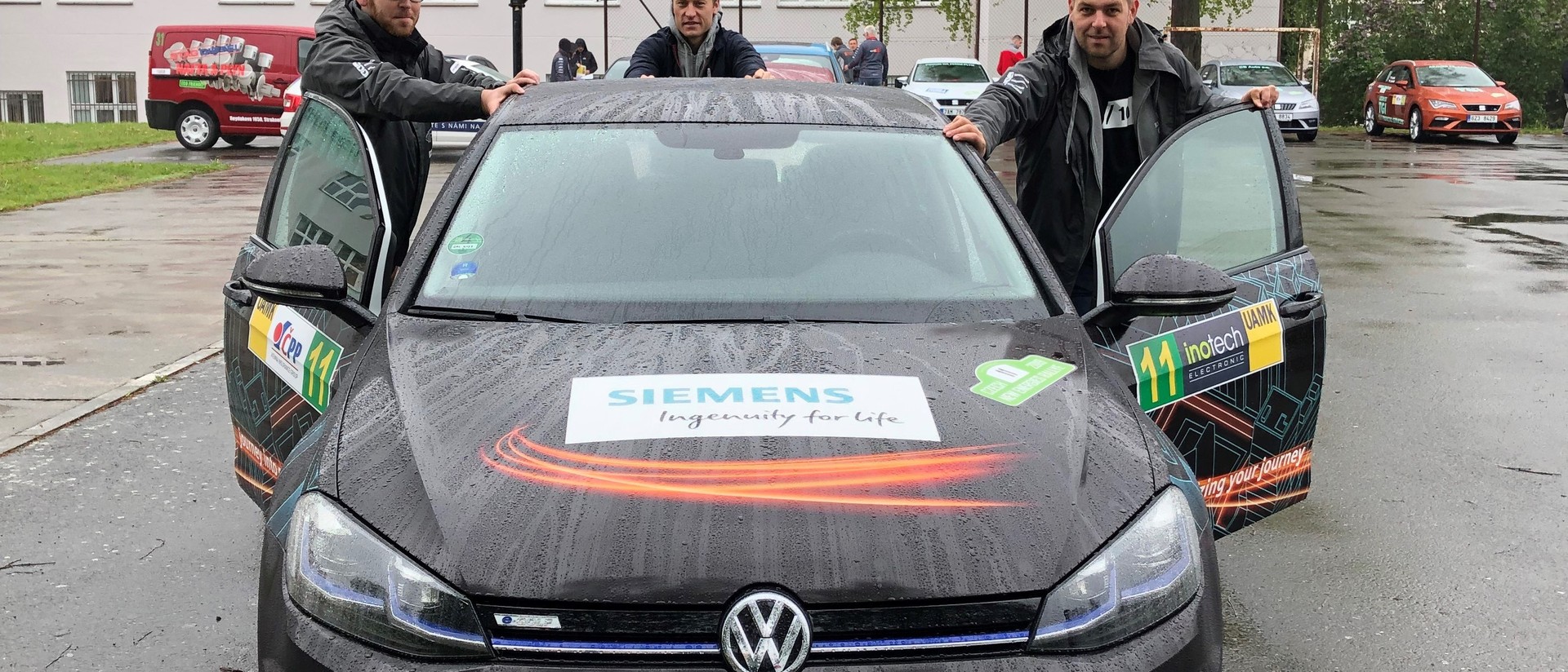 Ivo Hykyš, manažer pro elektromobilitu a jeho tým