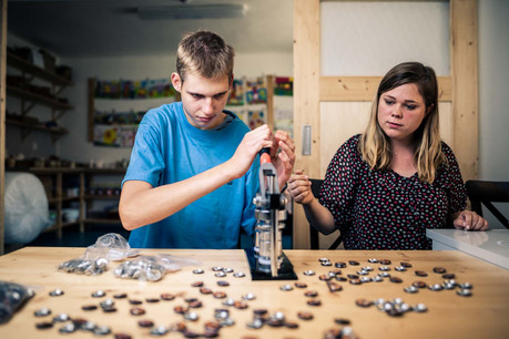 Broumovice, dílna - fotografováno před zavedením povinnosti nosit roušky, autor Diakonie