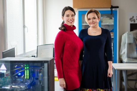 Mgr. Ivana Víšová, Ph.D. s vedoucí disertační práce RNDr. Hana Lísalová, Ph.D. z AV FZU