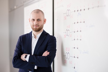 2. místo za diplomovou práci s názvem Chytré dobíjení EV a BESS pro zvýšení FV hostingové kapacity distribučních sítí získal Ing. Robin Filip z Fakulty elektrotechniky a komunikačních technologií VUT v Brně.