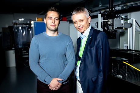 Ing. Petr Hauschwitz, Ph.D. s vedoucím disertační práce Ing. Tomášem Mockem, Ph.D. z AV FZU, HiLASE