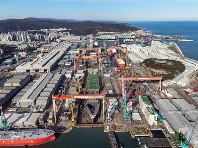 Panoramic-view-of-the-HD-Hyundai-Heavy-Industries-shipyard-1-_original.jpg
