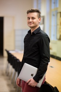 3. místo za disertační práci s názvem Ultraperiferní srážky na experimentu ALICE získal Ing. Roman Lavička, Ph.D. z Fakulty jaderné a fyzikálně inženýrské ČVUT v Praze.