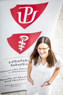 V kategorii nejlepší disertační práce zvítězila Mgr. Anna Petráčková, Ph.D., z Lékařské fakulty Univerzity Palackého v Olomouci za práci s názvem Nové molekulární přístupy k citlivé detekci biomarkerů v éře precizní medicíny.