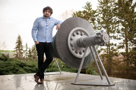 Ocenění za překonání překážek při studiu udělované v rámci Ceny Wernera von Siemense získal Ing. Tomáš Zbavitel z Vysokého učení technického v Brně, který s pomocí neuronových sítí vytvořil unikátní technický slovník pro neslyšící 
