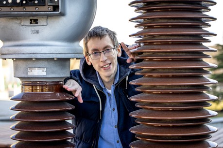 Cenu za nejlepší absolventskou práci na téma Chytrá infrastruktura a energetika získal Ing. Jan Vysocký, Ph.D., z Fakulty elektrotechniky a informatiky VŠB – TUO za disertační práci s názvem Systém pro optimalizaci provozu elektrické distribuční sítě.