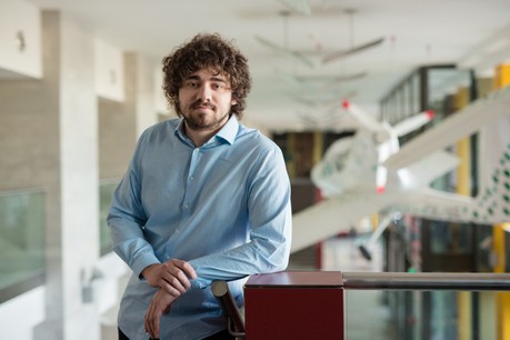 Ocenění za překonání překážek při studiu udělované v rámci Ceny Wernera von Siemense získal Ing. Tomáš Zbavitel z Vysokého učení technického v Brně, který s pomocí neuronových sítí vytvořil unikátní technický slovník pro neslyšící 