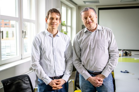 Mgr. Robin Kryštůfek a vedoucí práce, prof. RNDr. Jan Konvalinka, CSc.
