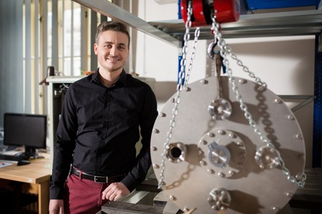3. místo za disertační práci s názvem Ultraperiferní srážky na experimentu ALICE získal Ing. Roman Lavička, Ph.D. z Fakulty jaderné a fyzikálně inženýrské ČVUT v Praze.