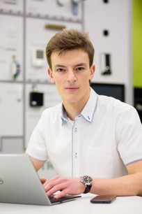 3. místo za diplomovou práci s názvem Optimalizace fotovoltaického systému pro potřeby domácnosti získal Ing. Martin Hodek z Fakulty strojní ČVUT v Praze.